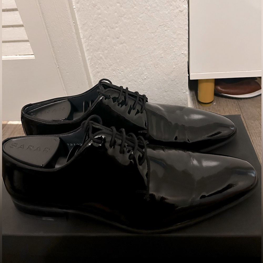 Gently used Sarar Tuxido shoes in black